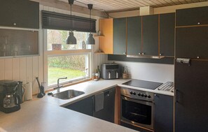 Fridge, oven, stovetop, dishwasher - 2 bedroom nice home in Hemmet (Hemmet)