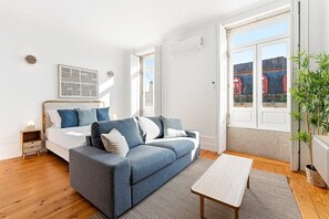 TV - GuestReady - Beautiful studio in Porto's heart (Porto)