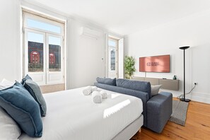 Iron/ironing board, internet, bed sheets - GuestReady - Beautiful studio in Porto's heart (Porto)