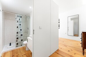 Shower, hair dryer, towels - GuestReady - Beautiful studio in Porto's heart (Porto)