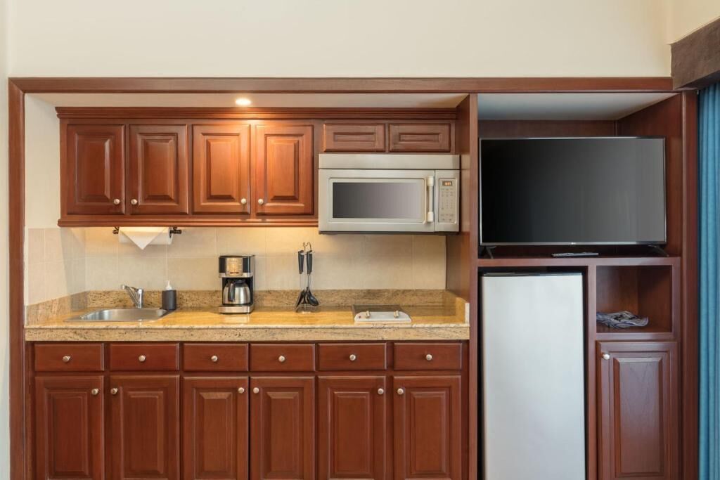 Studio, 2 Queen Beds, Balcony | Private kitchen