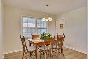 Dining - Masters rental home less than 2 miles from the Augusta National Golf Club (Augusta)