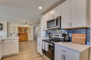 Microwave, oven, stovetop, dishwasher - Masters rental home less than 2 miles from the Augusta National Golf Club (Augusta)