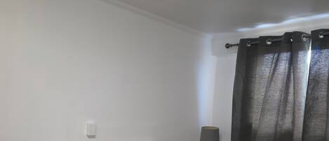 Deluxe Apartment | Free WiFi, bed sheets, wheelchair access