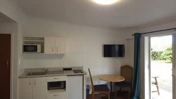 Standard Studio, Garden View | Private kitchen