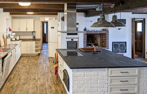 Fridge, microwave, oven, dishwasher - 3 bedroom lovely home in Höganäs (Höganäs)