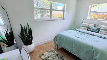 Iron/ironing board, WiFi, bed sheets