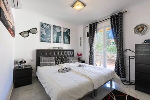 Iron/ironing board, travel cot, WiFi, bed sheets - Horizon Living Marbella (Marbella)