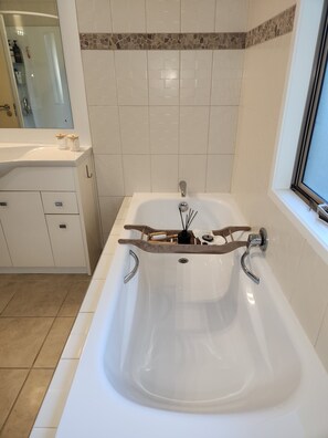 Bathroom - Hosts on the Coast Katz Korner (Wharekaho)