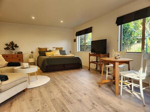 Living area - Hosts on the Coast Katz Korner (Wharekaho)