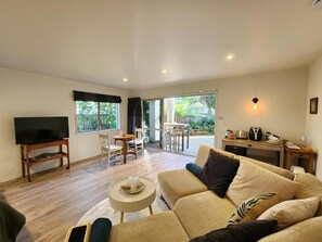 Living area - Hosts on the Coast Katz Korner (Wharekaho)