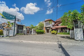 Mặt tiền nơi lưu trú