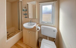 Shower - Beautiful home in Färjestaden with house sea view (Färjestaden)