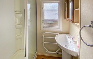 Shower - 3 bedroom pet friendly home in Färjestaden (Färjestaden)
