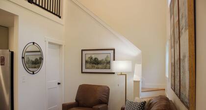 1BR Condo Close to MSU — Perfect for Game Weekends