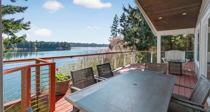 Beautiful lakefront 4 bedroom 3 bath Florence home with private dock