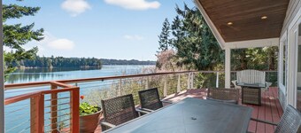 Beautiful lakefront 4 bedroom 3 bath Florence home with private dock