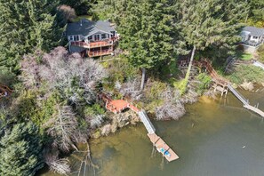 Exterior - Beautiful lakefront 4 bedroom 3 bath Florence home with private dock (Florence)