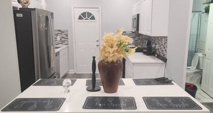 Perfect 3-bedroom building with AC in fabulous Sharon Hill