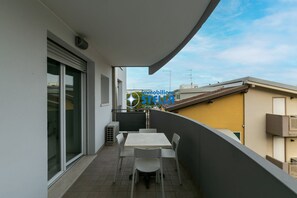 Outdoor dining - Tiepolo apt. w/beach place + parking (Jesolo)