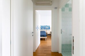 Room - Tiepolo apt. w/beach place + parking (Jesolo)