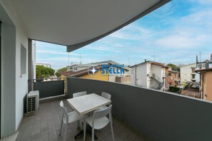 Outdoor dining - Tiepolo apt. w/beach place + parking (Jesolo)