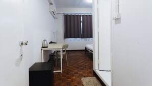 A small room with a desk, chair, and a window with curtains. - Stay On Maya (Chiang Mai)