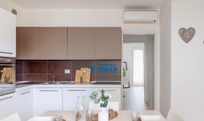 Microwave, dishwasher, cookware/dishes/utensils - • Wave Village • Ground floor w/Patio [Pool+Park] (Lido di Jesolo)