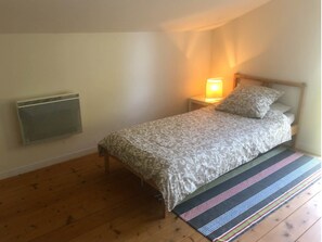 Room - Gîtes Gayet MASCARET red (ST ANDRONY)