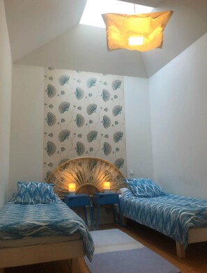 Room - Gîtes Gayet MASCARET red (ST ANDRONY)