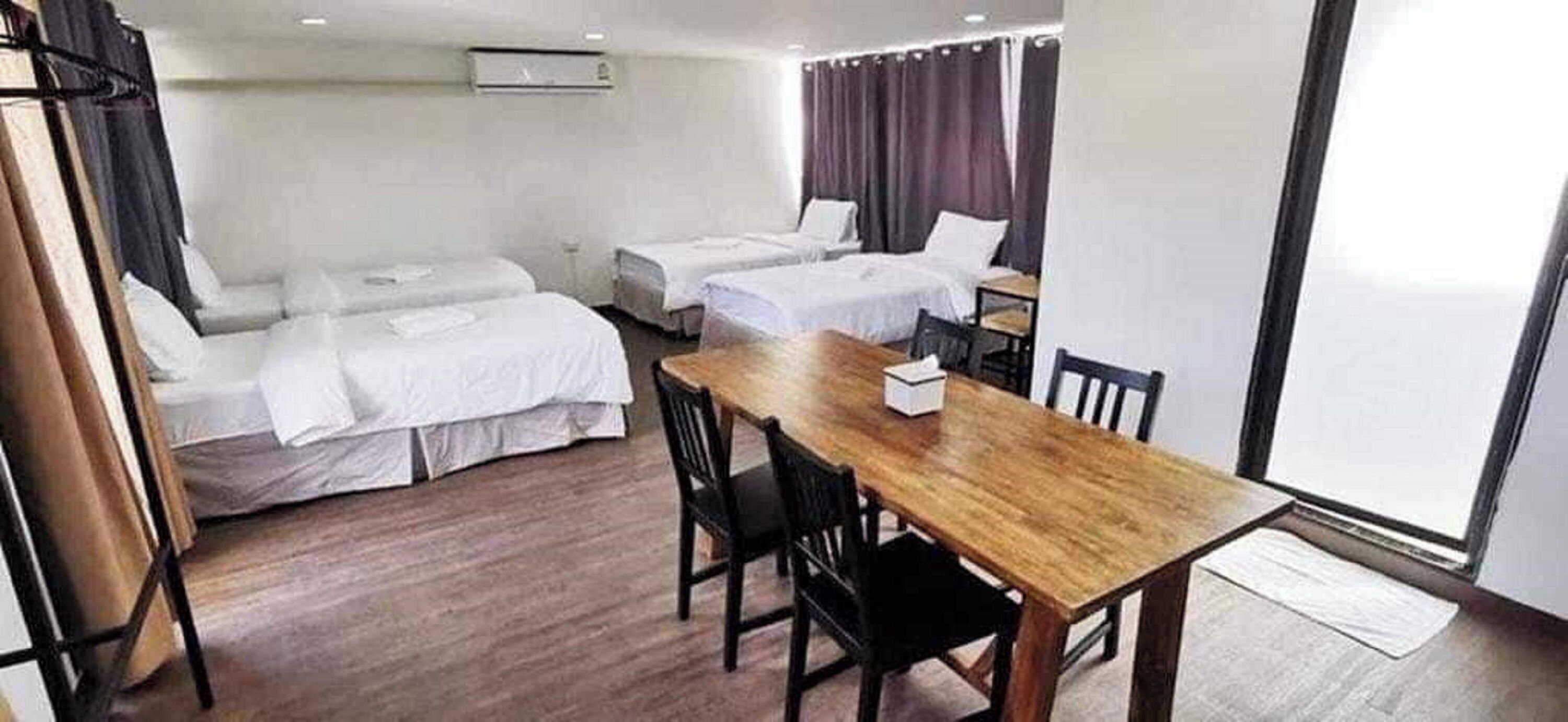 Habitación cuádruple, varias camas