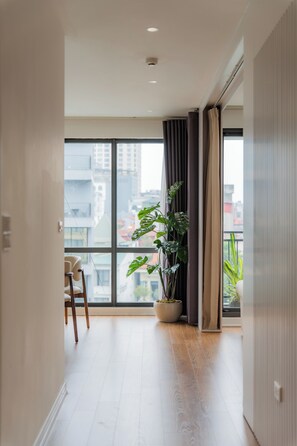 Chambre Double Deluxe, 1 très grand lit et 1 canapé-lit, non-fumeur, baignoire | Coin séjour