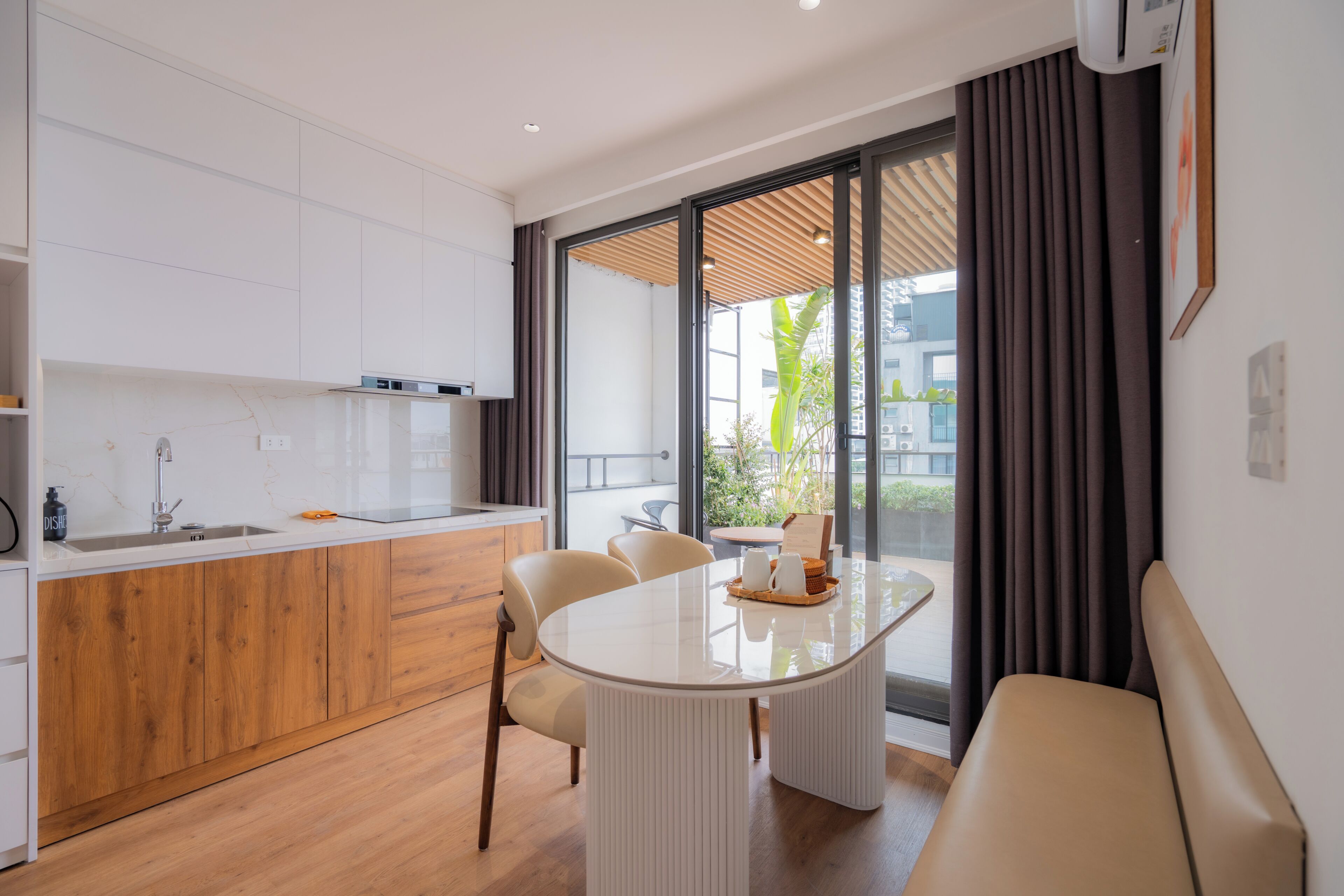 Executive Double Room, 1 Bedroom, Non Smoking, Terrace | In-room dining