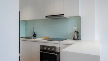 Deluxe Double Room, 1 King Bed with Sofa bed, Non Smoking, Bathtub | Private kitchen