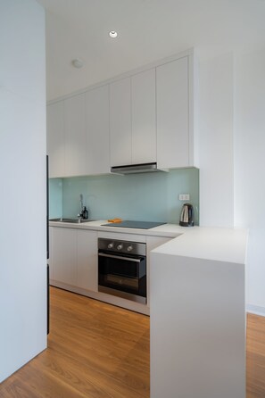 Doppia Deluxe, 1 letto king con divano letto, non fumatori, vasca da bagno | Cucina privata