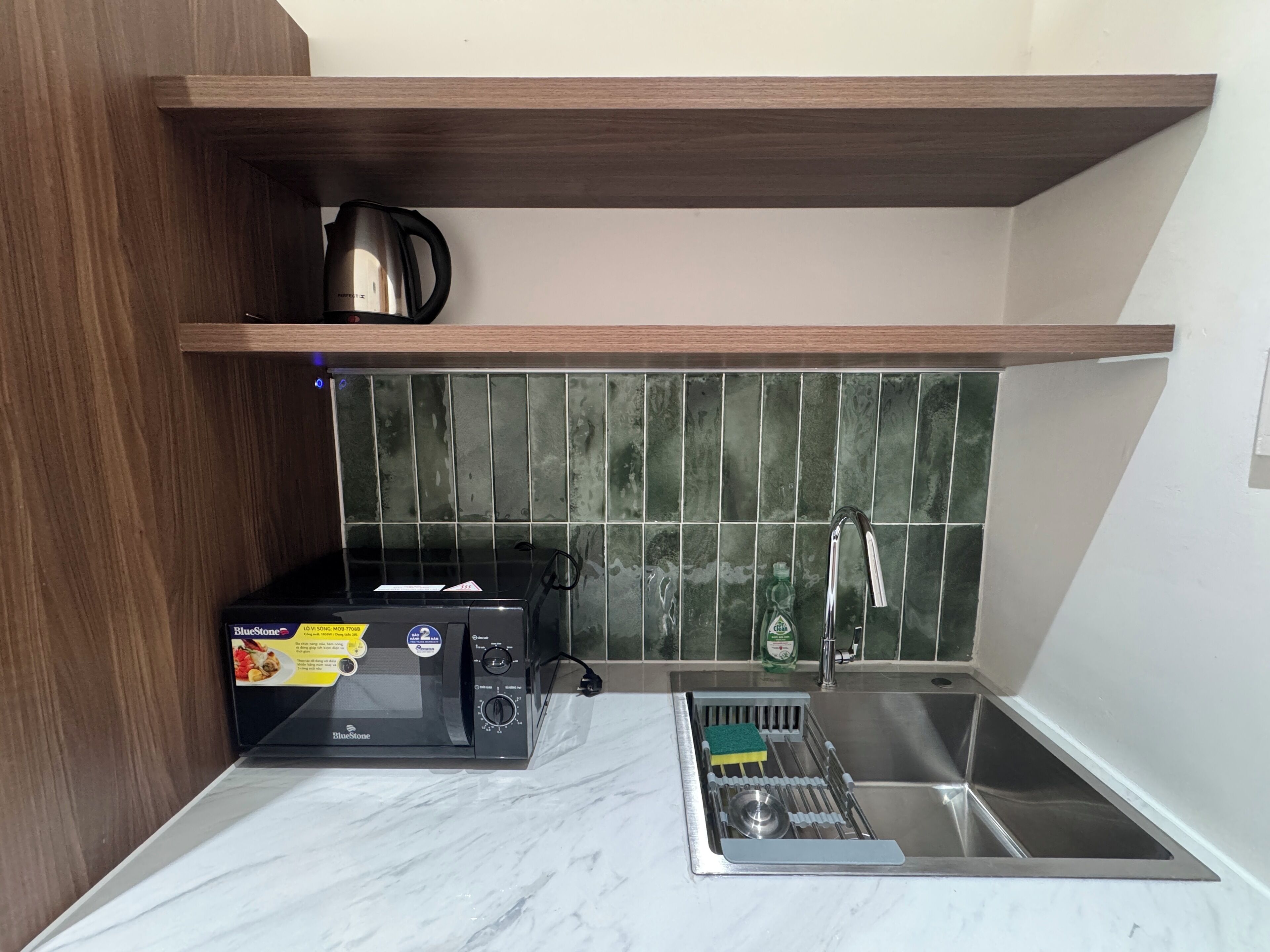 Fridge, microwave, stovetop, cookware/dishes/utensils