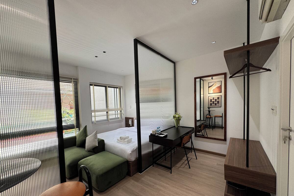 Apartemen Deluks, pemandangan kota | Meja kerja, kedap suara, setrika/meja setrika, dan Wi-Fi gratis
