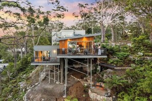 Exterior - 'Wobbegong' - Unique Hyams Beach Tree House (Hyams Beach)