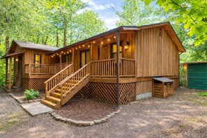 Exterior - Sunny Retreat River Cabin -Fishing/HotTub/Sauna/EV (Concrete)