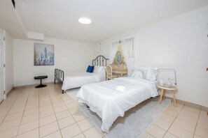 4 bedrooms, iron/ironing board, free WiFi, bed sheets