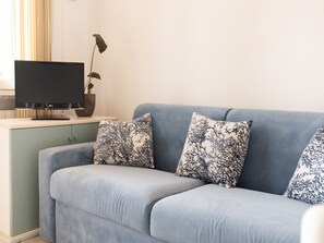 TV - One bedroom apartment with sea view terrace (Lacona)
