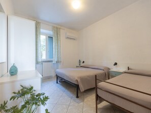 Room - One bedroom apartment with sea view terrace (Lacona)