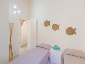 Room - Comfortable double bedroom apartment just 50 meters from the sea! (Marina di Campo)