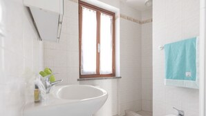 Unclassified image, 5 of 12, button - Comfortable double bedroom apartment just 50 meters from the sea! (Marina di Campo)