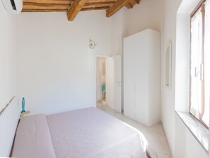 Room - Comfortable double bedroom apartment just 50 meters from the sea! (Marina di Campo)