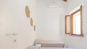 Unclassified image, 4 of 12, button - Comfortable double bedroom apartment just 50 meters from the sea! (Marina di Campo)