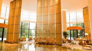 A spacious lobby with high ceilings, large windows, and a polished floor. - Mauve Glamor Chengdu (Chengdu)