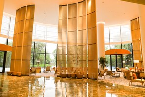 A spacious lobby with high ceilings, large windows, and a polished floor. - Mauve Glamor Chengdu (Chengdu)