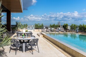 Pool - Homeclub 1BR Residence BlueMall Rooftop Pool & Gym (Santo Domingo)