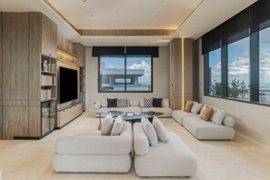Living area - Homeclub 1BR Residence BlueMall Rooftop Pool & Gym (Santo Domingo)